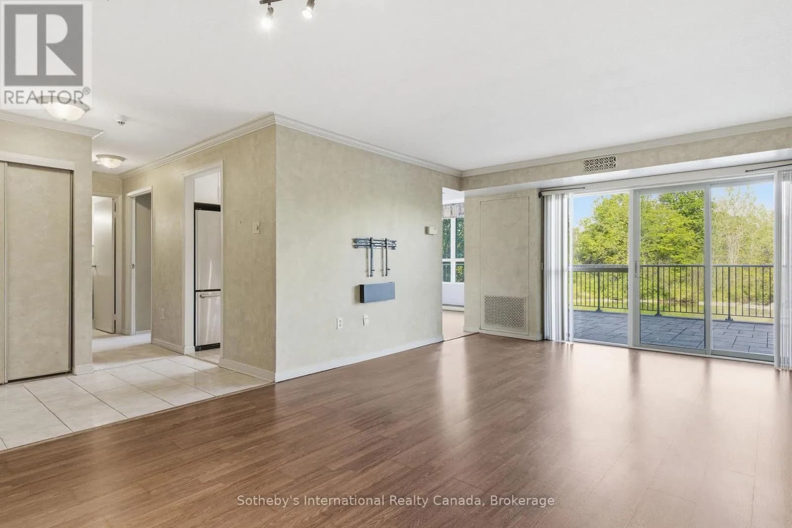 102 - 30 BLUE SPRINGS DRIVE — photo 3 of 15