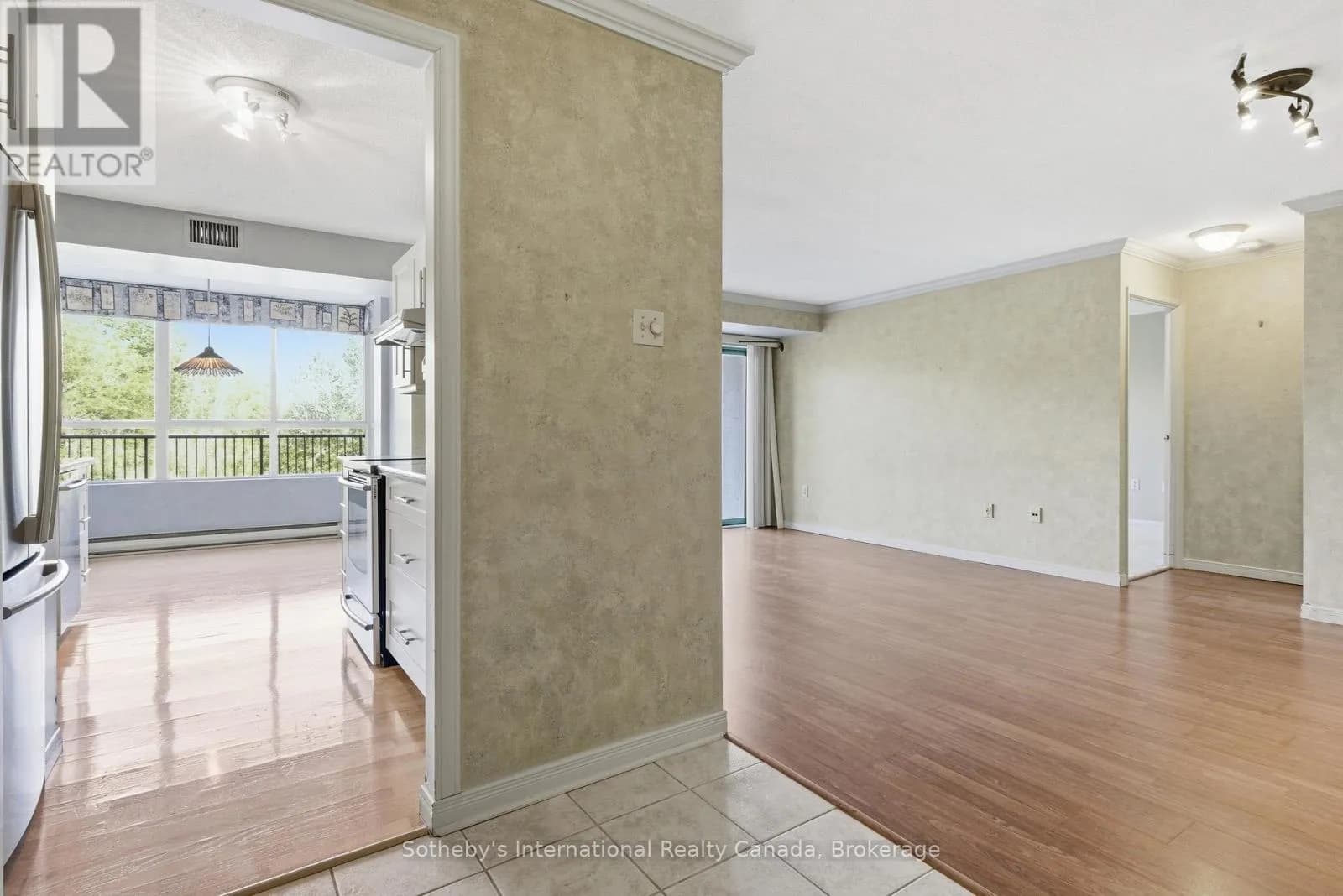 102 - 30 BLUE SPRINGS DRIVE — photo 5 of 15