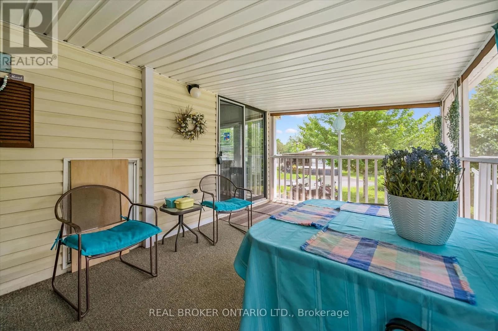157 CEDAR CRESCENT — photo 3 of 36