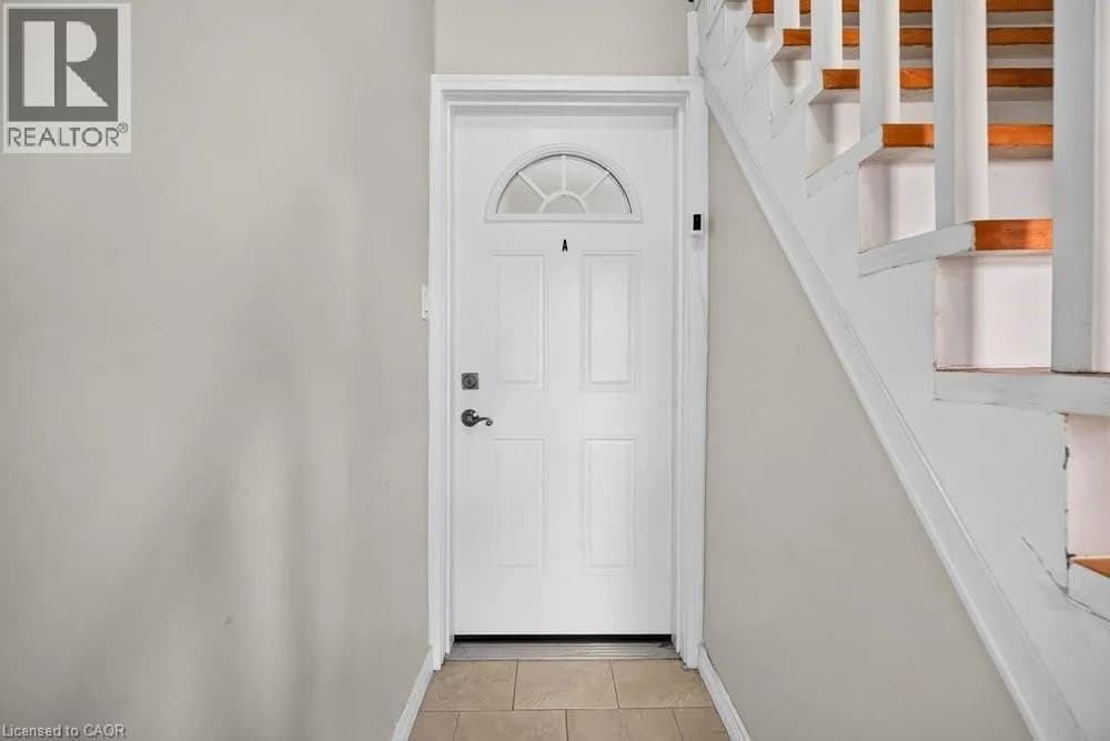 221 GRAND RIVER Avenue — photo 4 of 33
