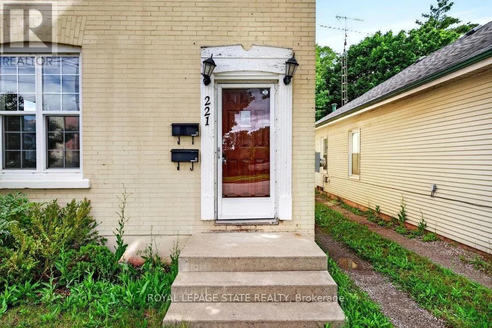 221 GRAND RIVER AVENUE — photo 4 of 36