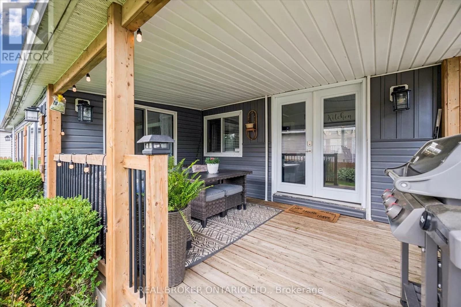 165 CEDAR CRESCENT — photo 4 of 42