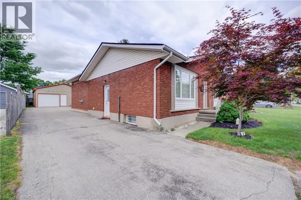 83 EVELYN Street — photo 3 of 47
