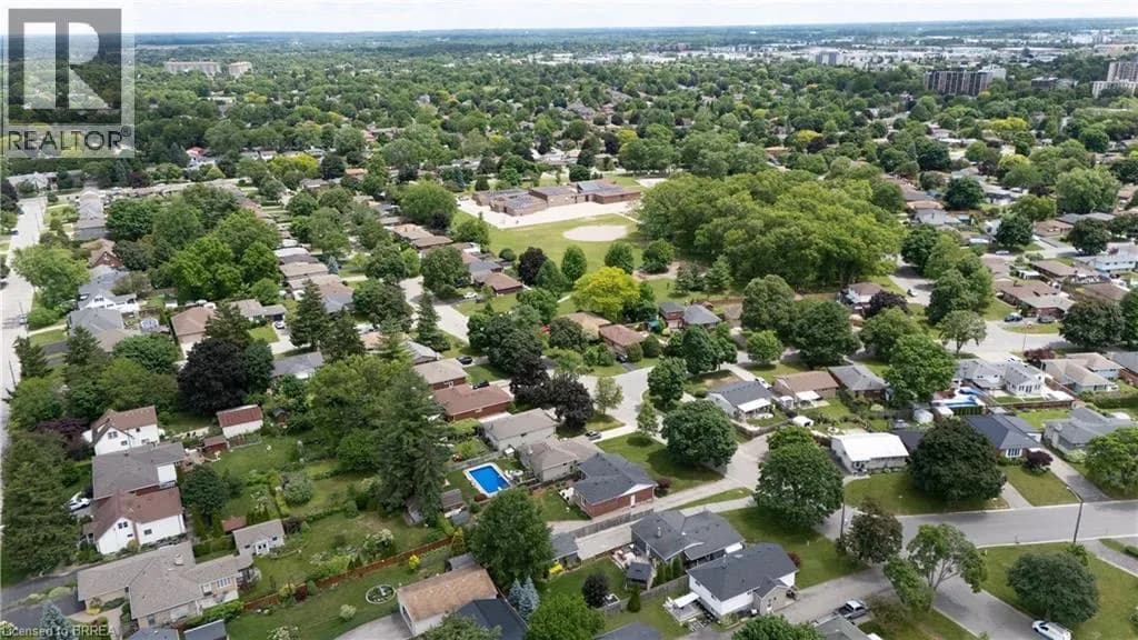 83 EVELYN Street — photo 4 of 47