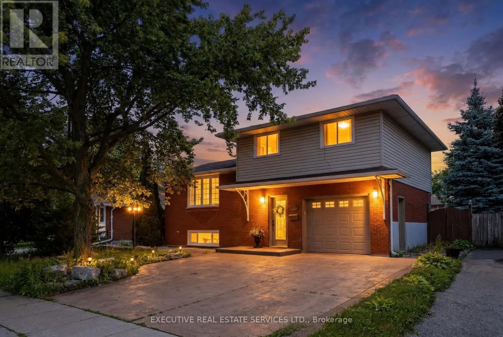 207 CHRISTOPHER DRIVE — photo 4 of 47