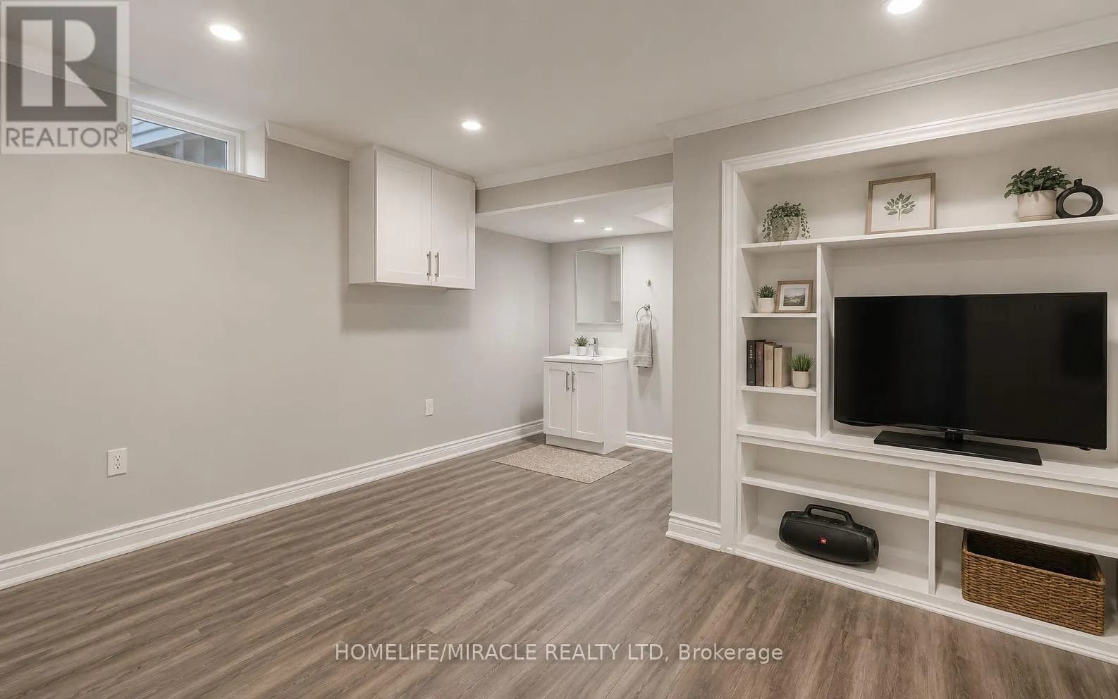 142 CORNERBROOK CRESCENT — photo 3 of 18
