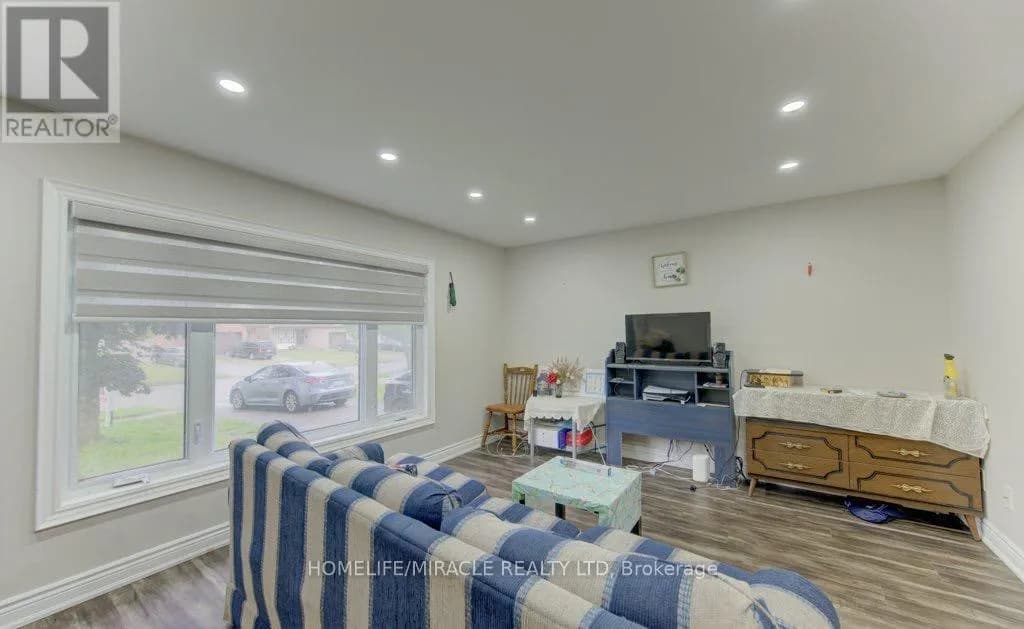 142 CORNERBROOK CRESCENT — photo 5 of 18