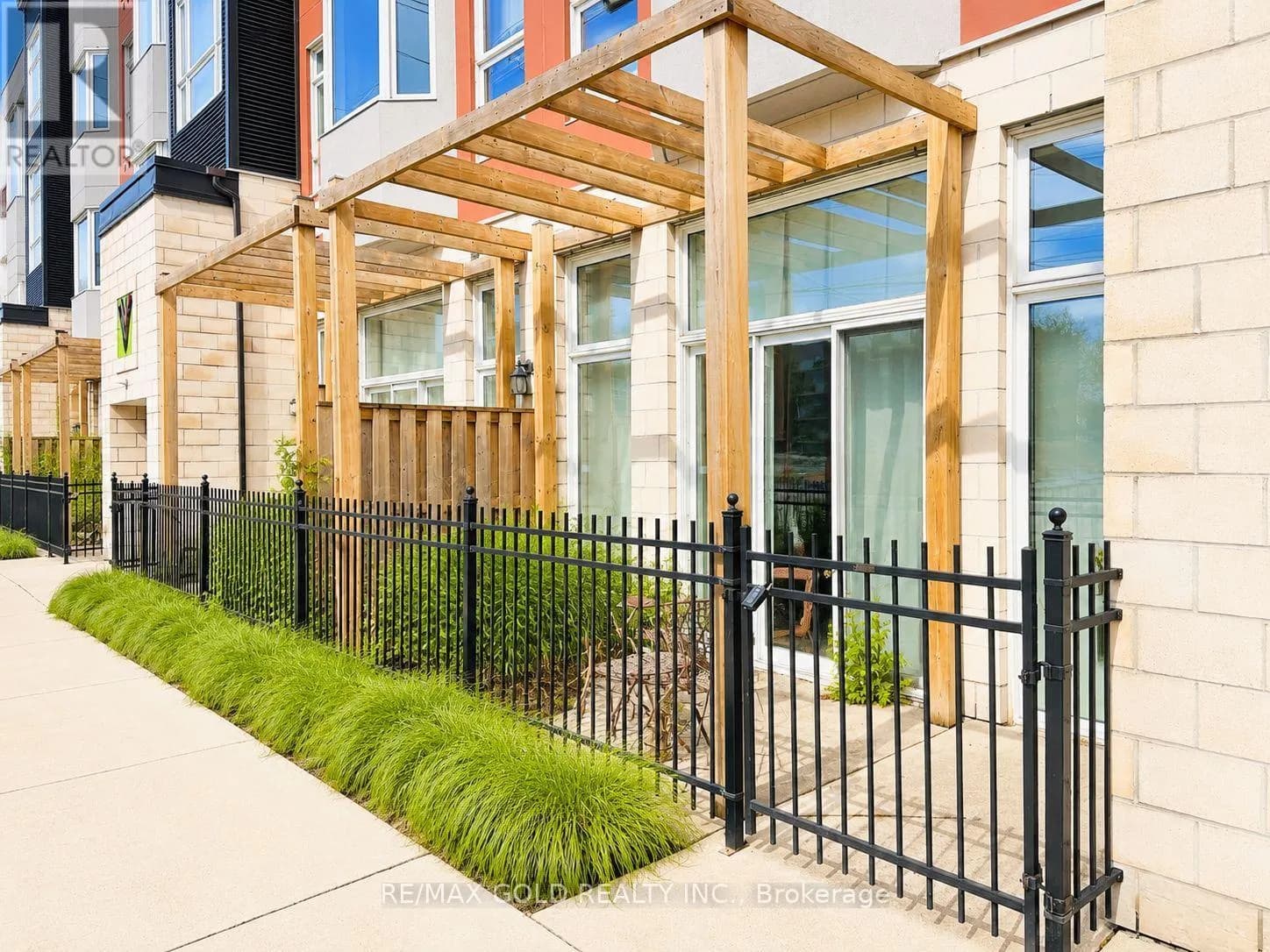 112 - 253 ALBERT STREET — photo 3 of 18