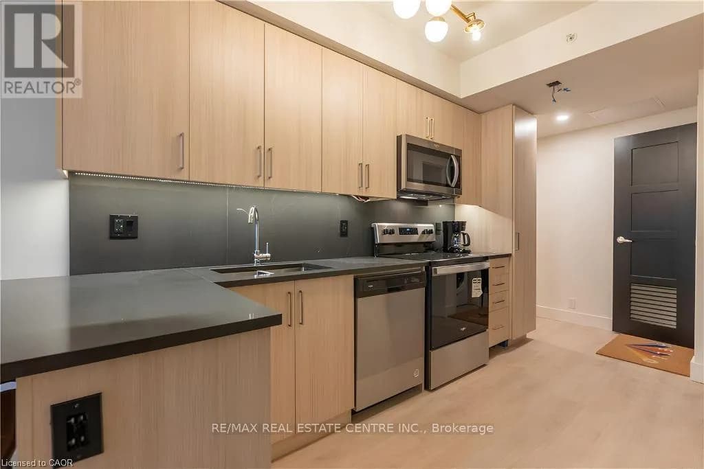 611 - 145 COLUMBIA STREET W — photo 5 of 12