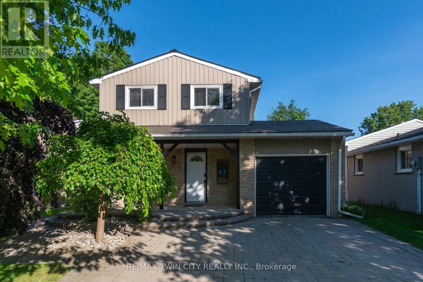 162 PARKSIDE DRIVE E — photo 4 of 50