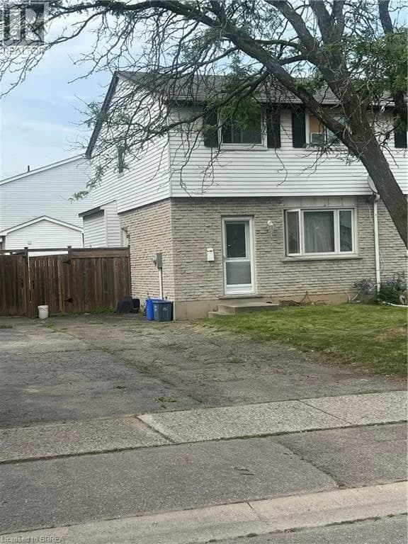 35 DEBBY Crescent — photo 1 of 2