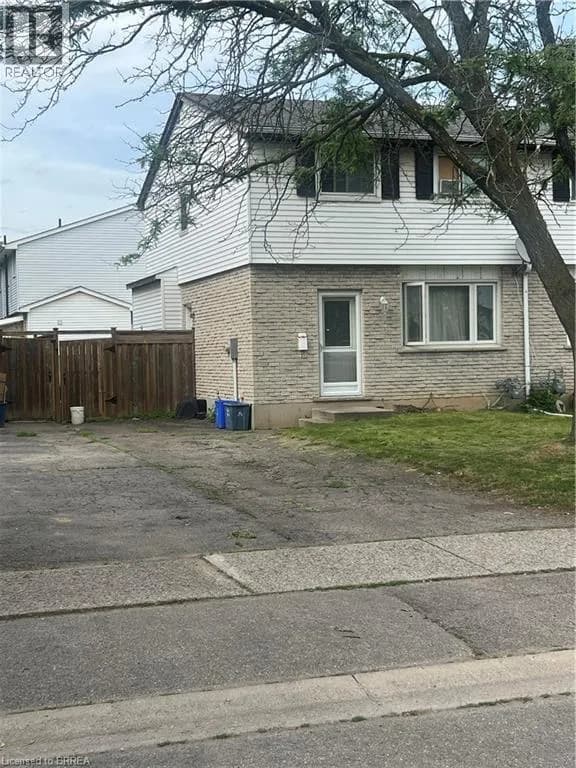 35 DEBBY Crescent — photo 2 of 2