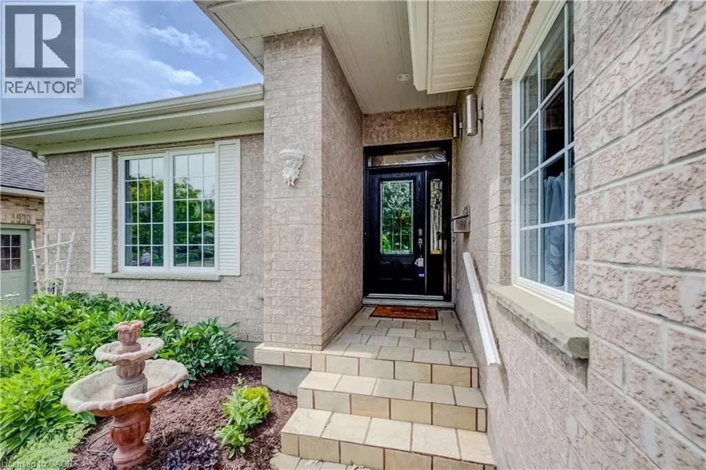 11 SUN VALLEY Drive — photo 3 of 49