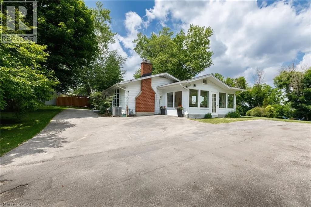 176 RIVERBANK Drive — photo 5 of 50