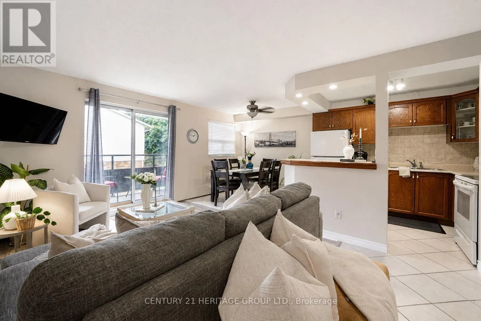 203 - 648 GREY STREET — photo 5 of 40