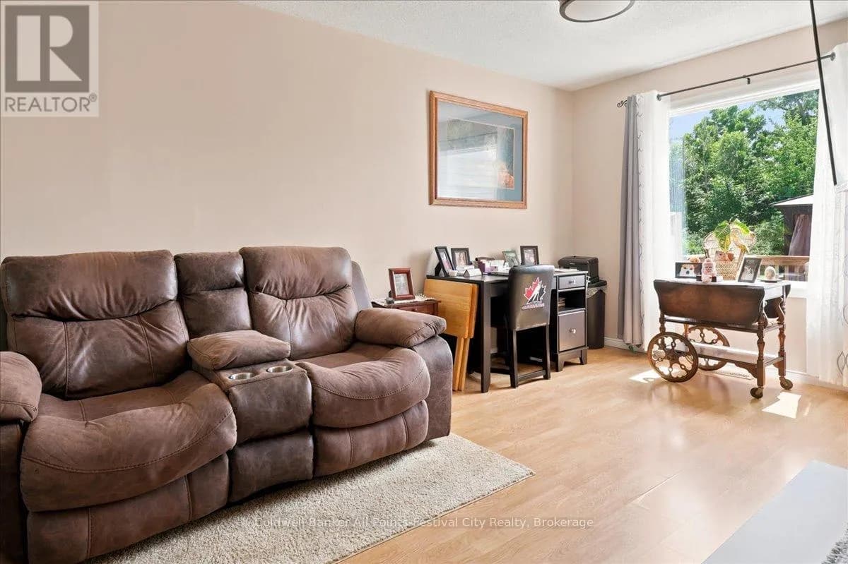 75 EDISON CRESCENT — photo 5 of 48