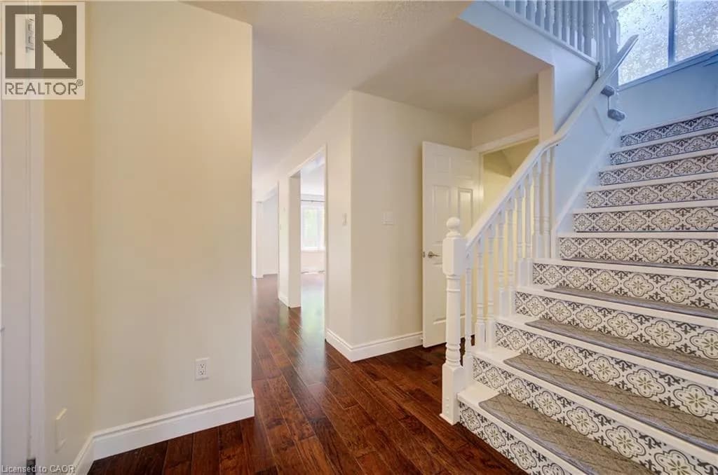 569 VIOLET Street — photo 4 of 41