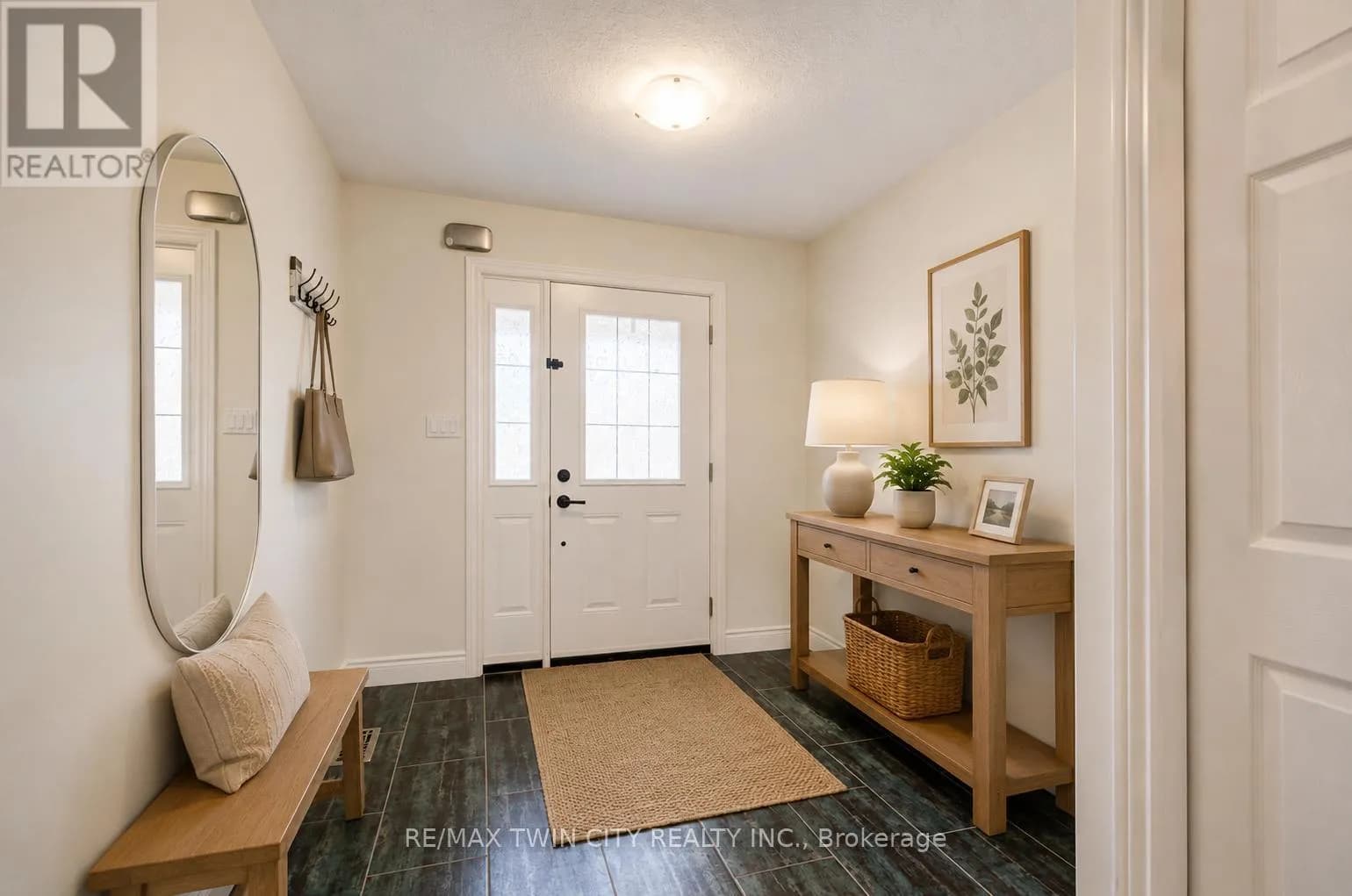 569 VIOLET STREET — photo 3 of 41