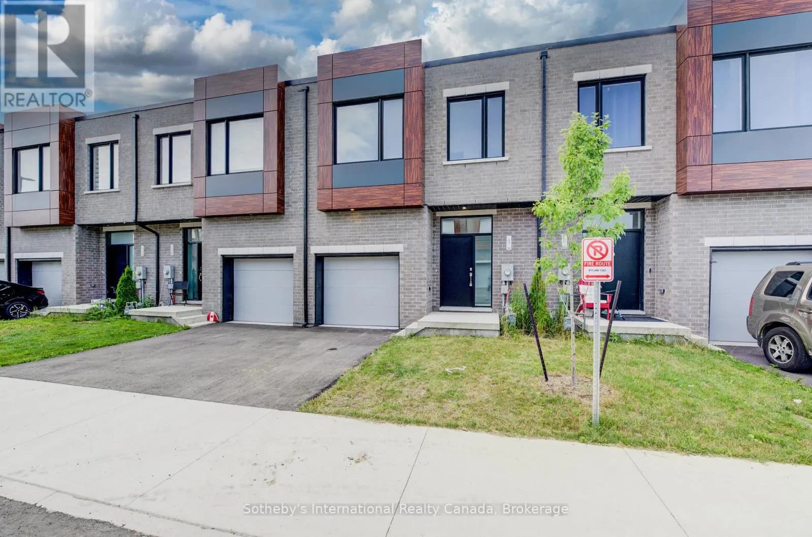 14 - 416 DUNDAS STREET S — photo 3 of 39