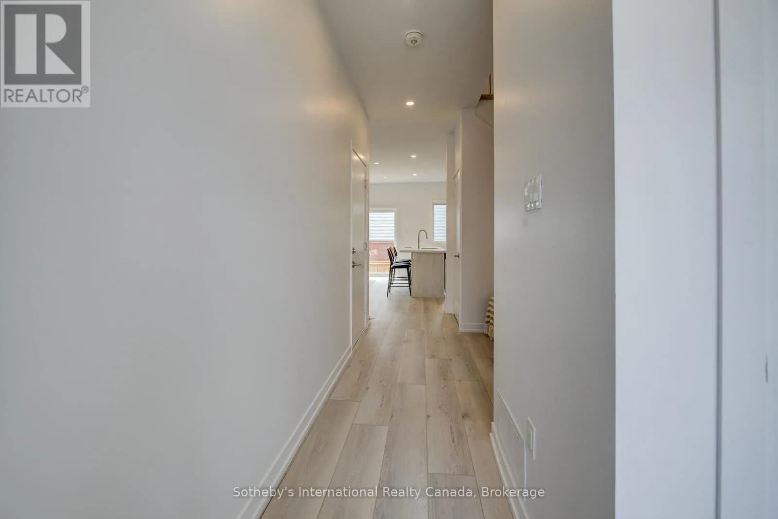 14 - 416 DUNDAS STREET S — photo 5 of 39