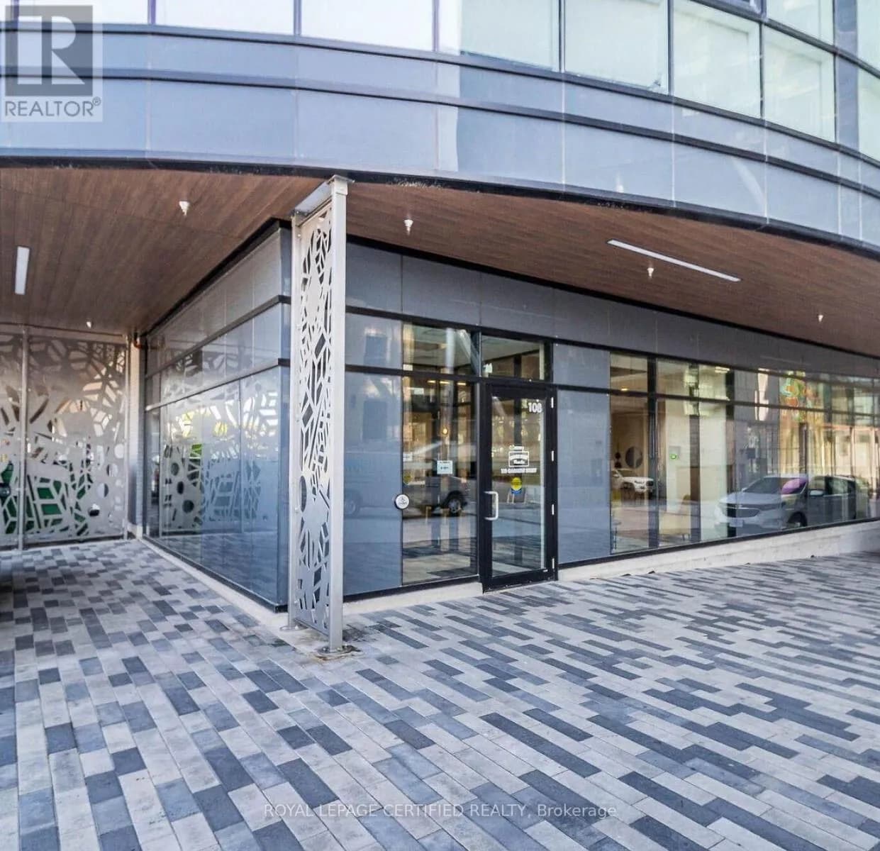 1502 - 108 GARMENT STREET — photo 2 of 31
