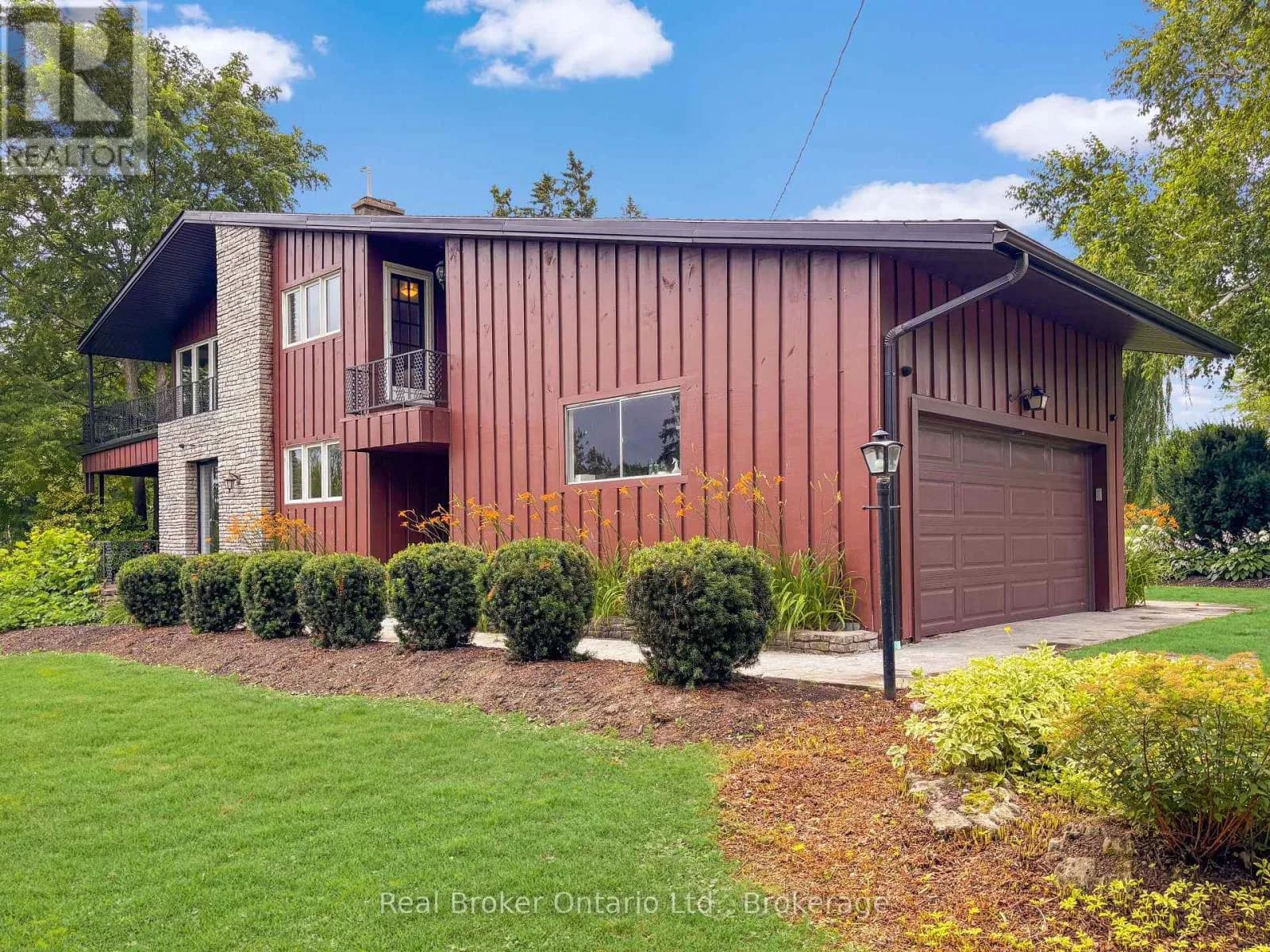 138 COCKSHUTT ROAD — photo 3 of 41