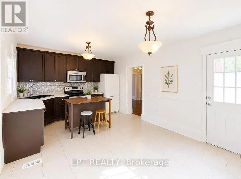 219 ERIE AVENUE — photo 4 of 25