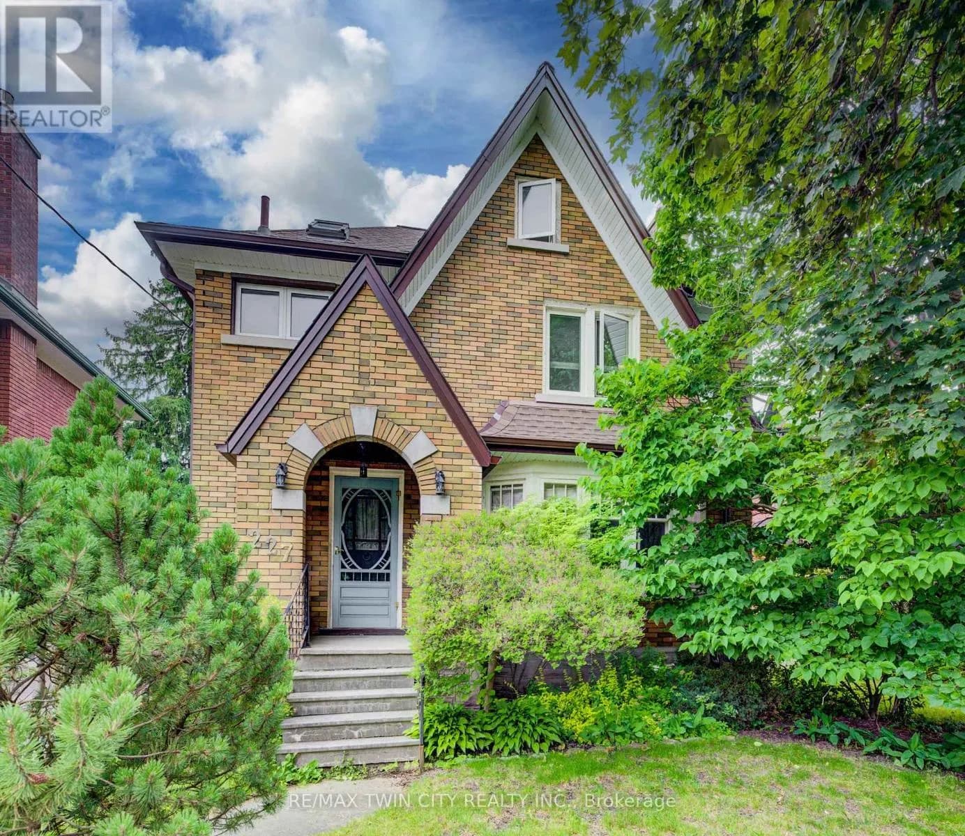 227 LYDIA STREET — photo 1 of 39