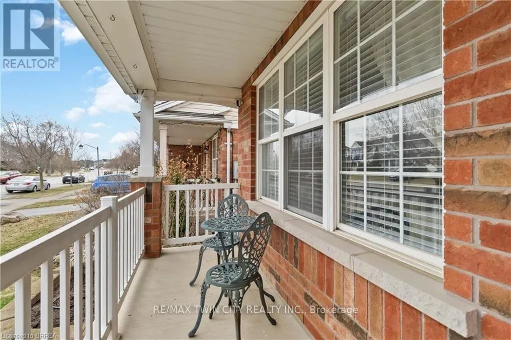 156 OSBORN AVENUE — photo 4 of 44