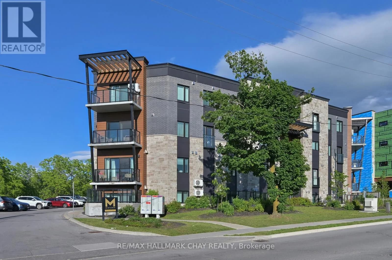 312 - 17 CENTRE STREET — photo 1 of 27