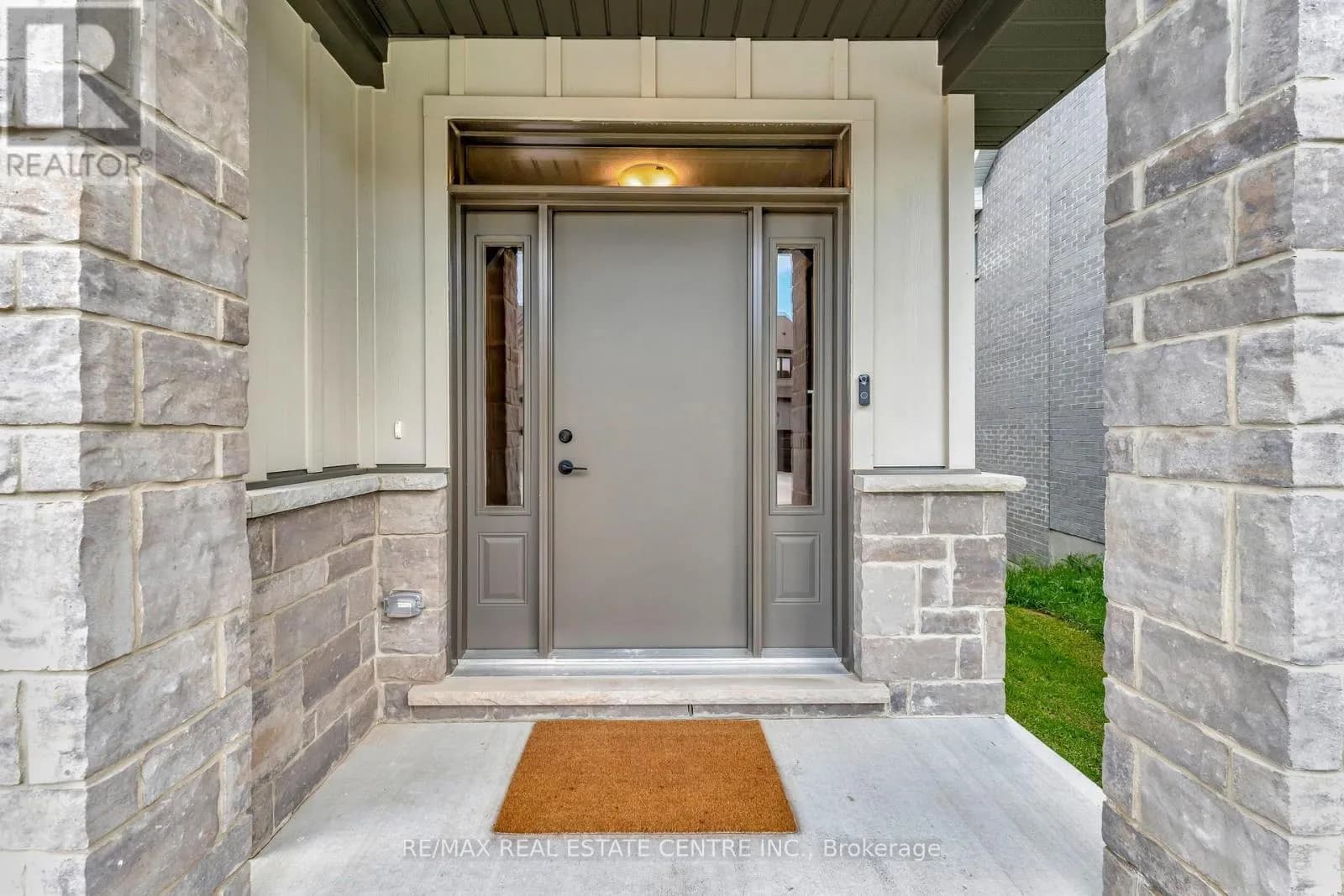 6 - 32 FAITH STREET — photo 2 of 38
