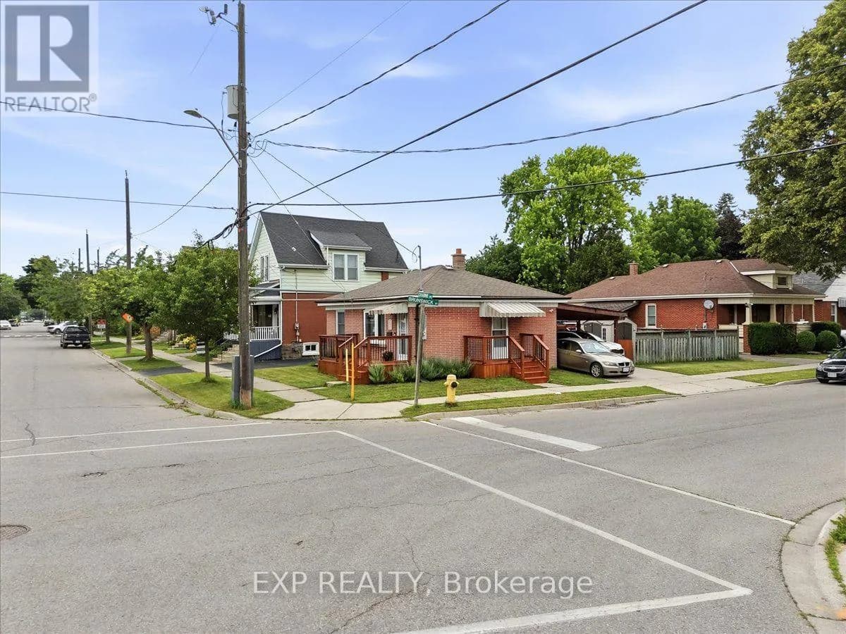 166 CATHARINE AVENUE — photo 2 of 40