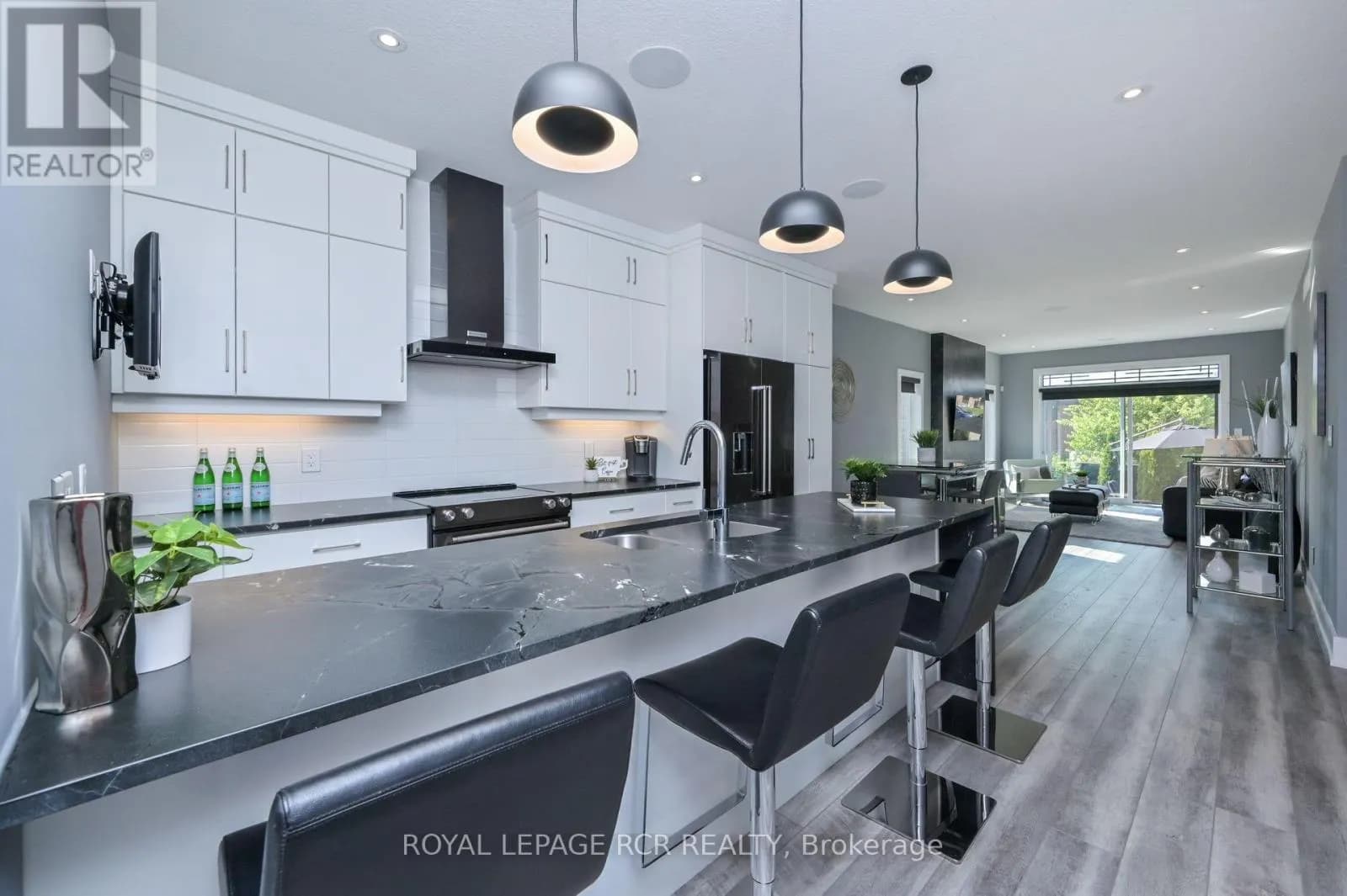 19 DOVER LANE — photo 4 of 29