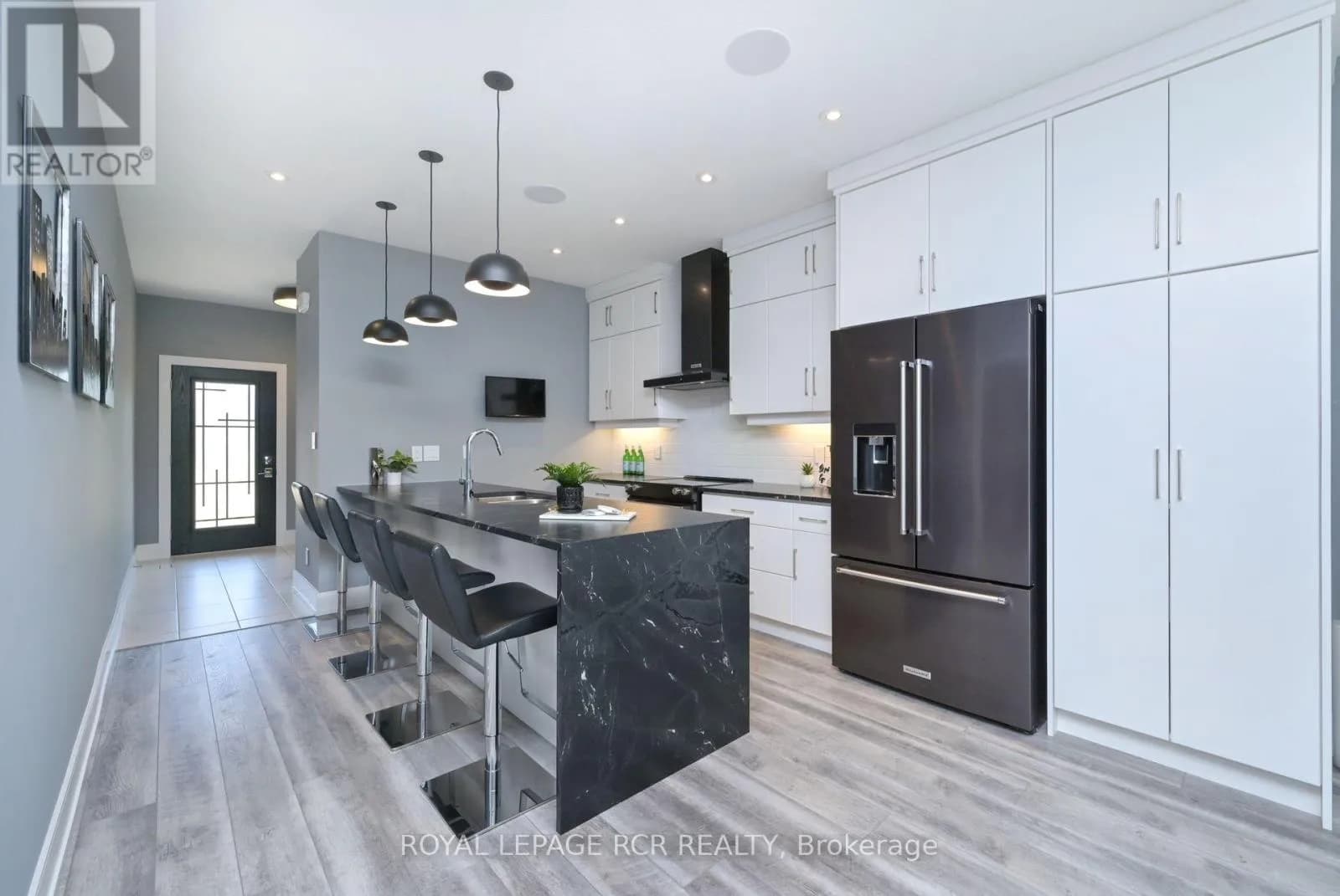 19 DOVER LANE — photo 5 of 29