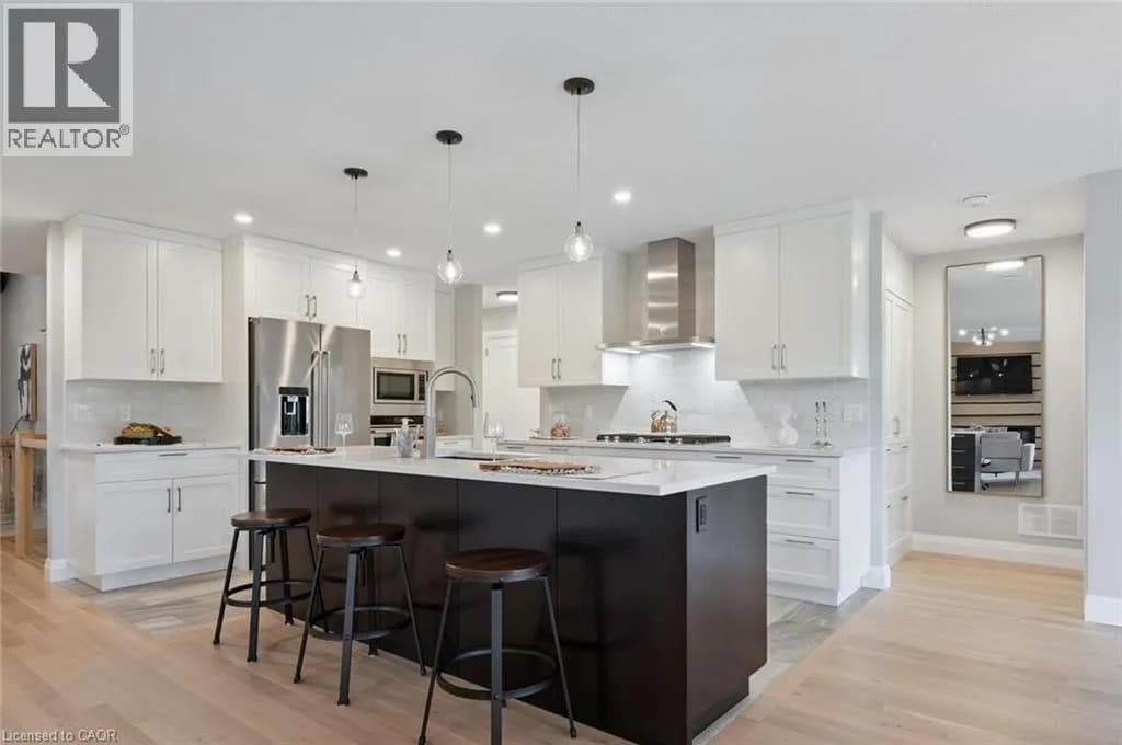 33 WATERLOO Street — photo 3 of 37