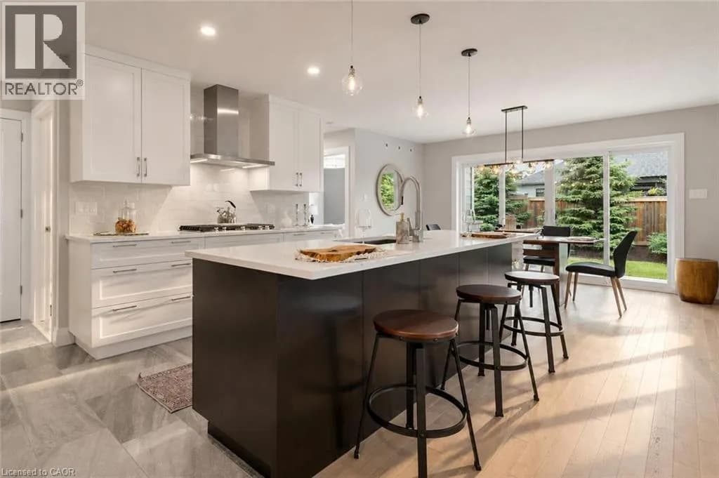 33 WATERLOO Street — photo 4 of 37