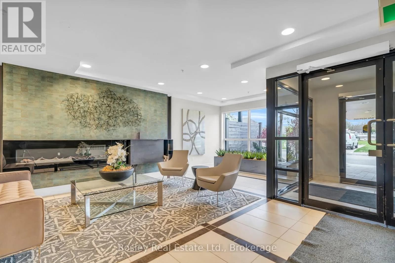 412 - 155 ST LEGER STREET — photo 4 of 19