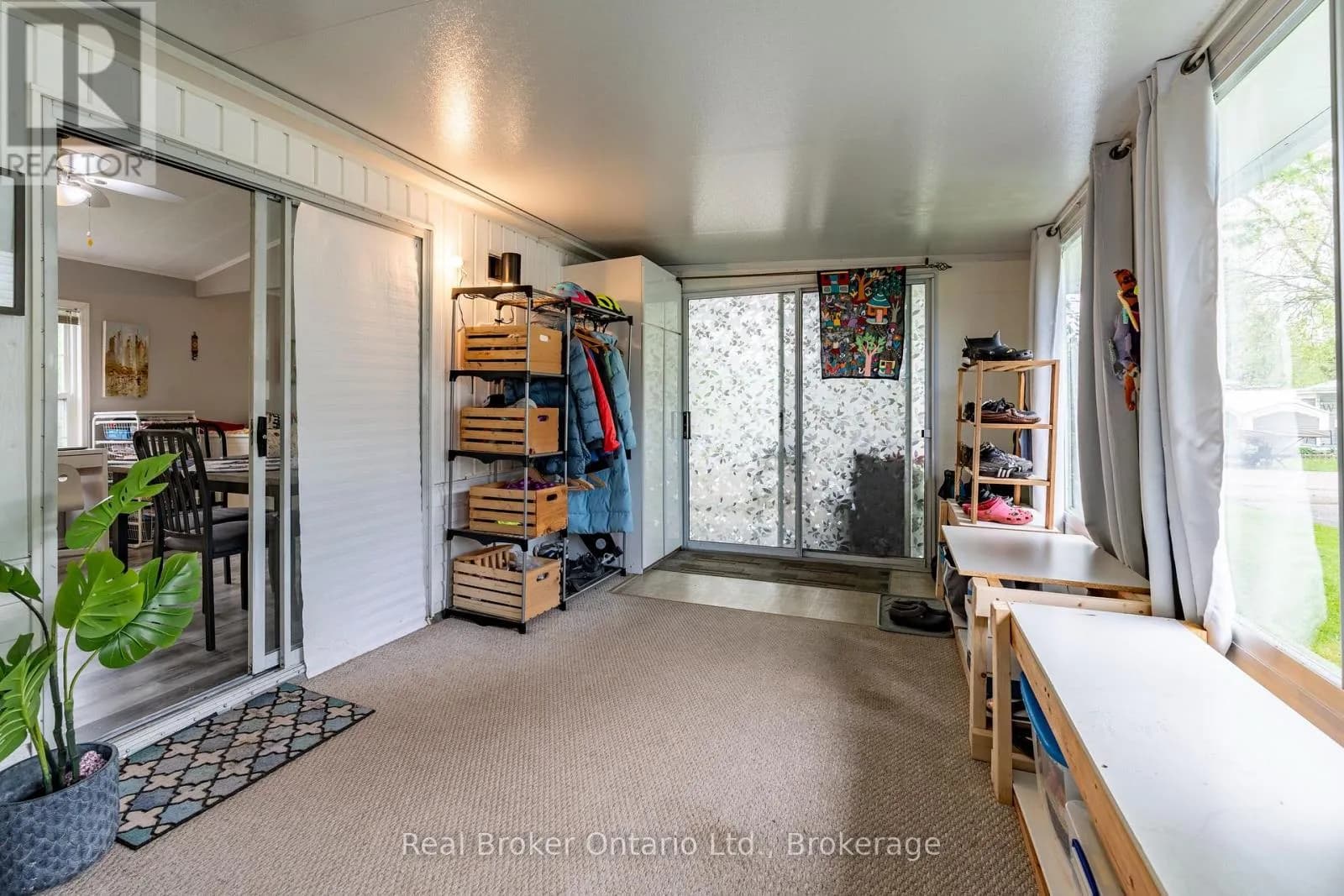 236 - 580 BEAVER CREEK ROAD — photo 4 of 28