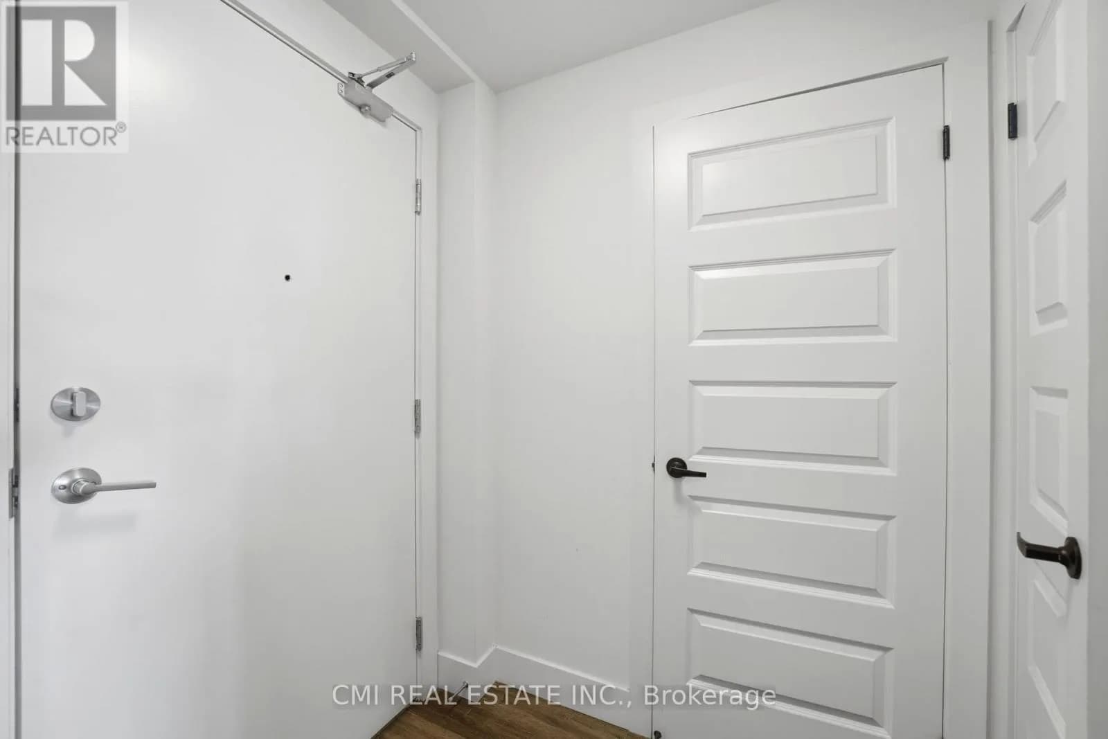 306 - 103 ROGER STREET — photo 4 of 28