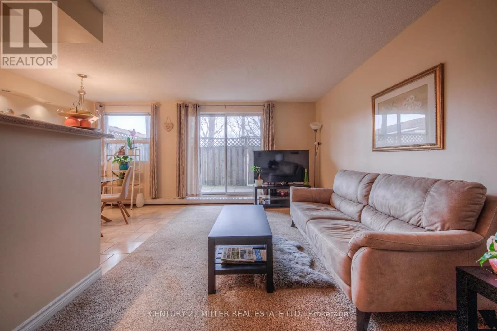 110 - 793 COLBORNE STREET E — photo 4 of 28