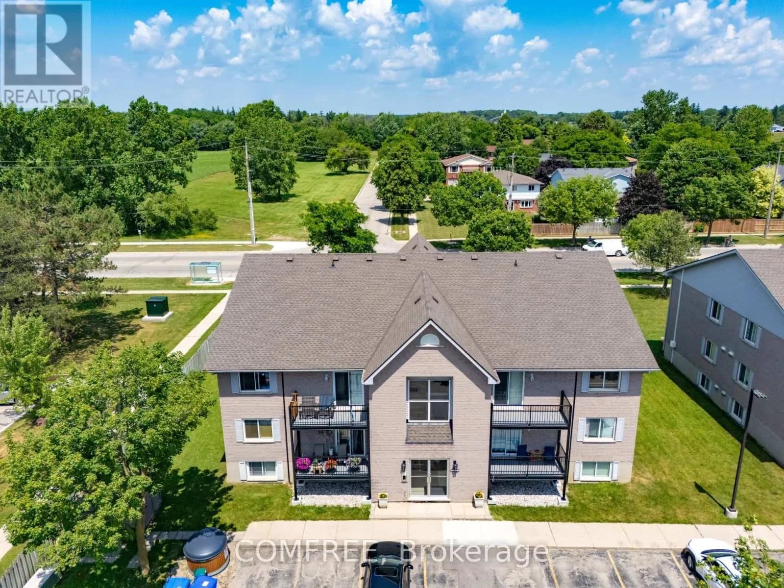 201 - 50 CAMPBELL COURT — photo 1 of 18