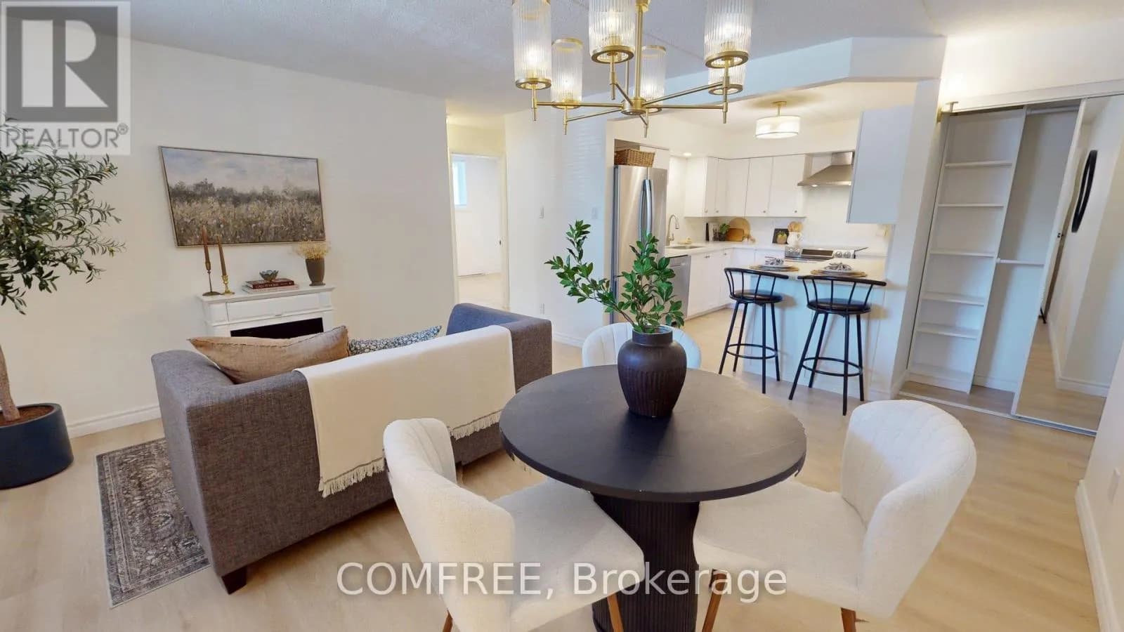 201 - 50 CAMPBELL COURT — photo 3 of 18