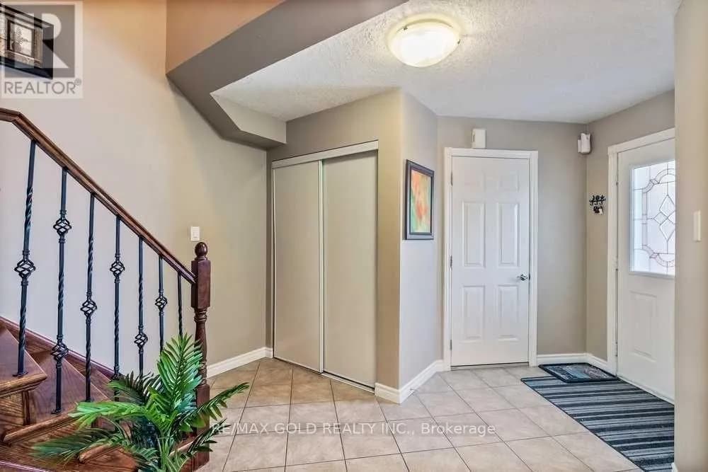 573 BURNETT AVENUE — photo 3 of 32