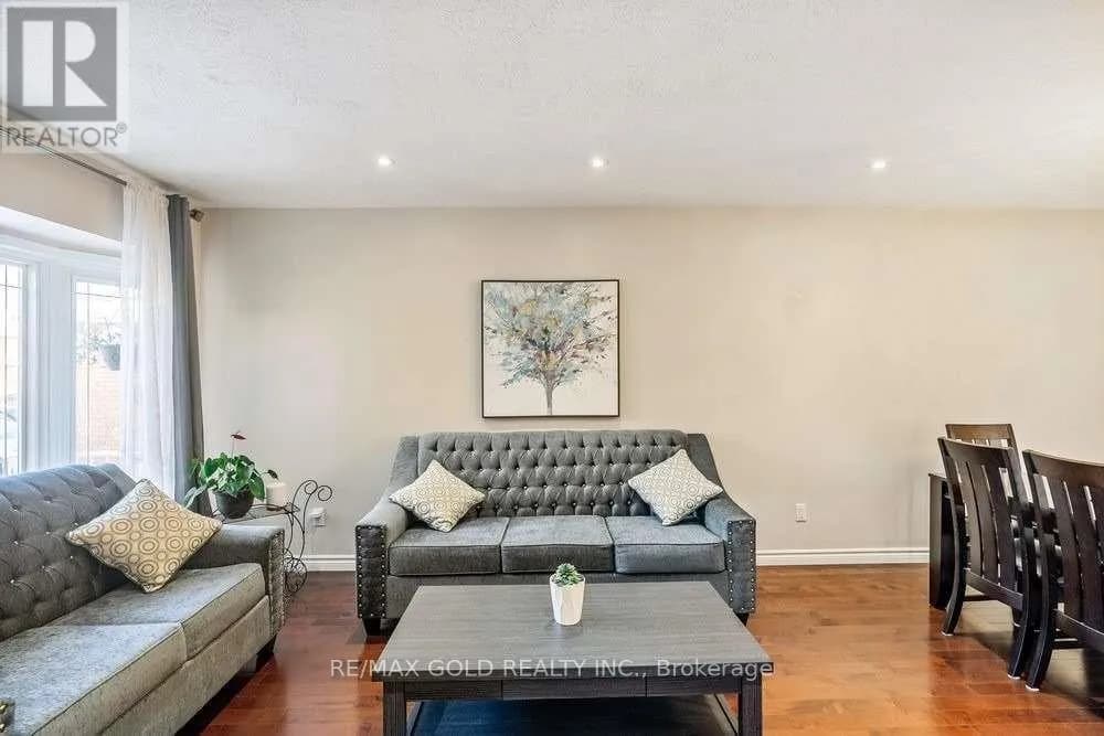 573 BURNETT AVENUE — photo 5 of 32