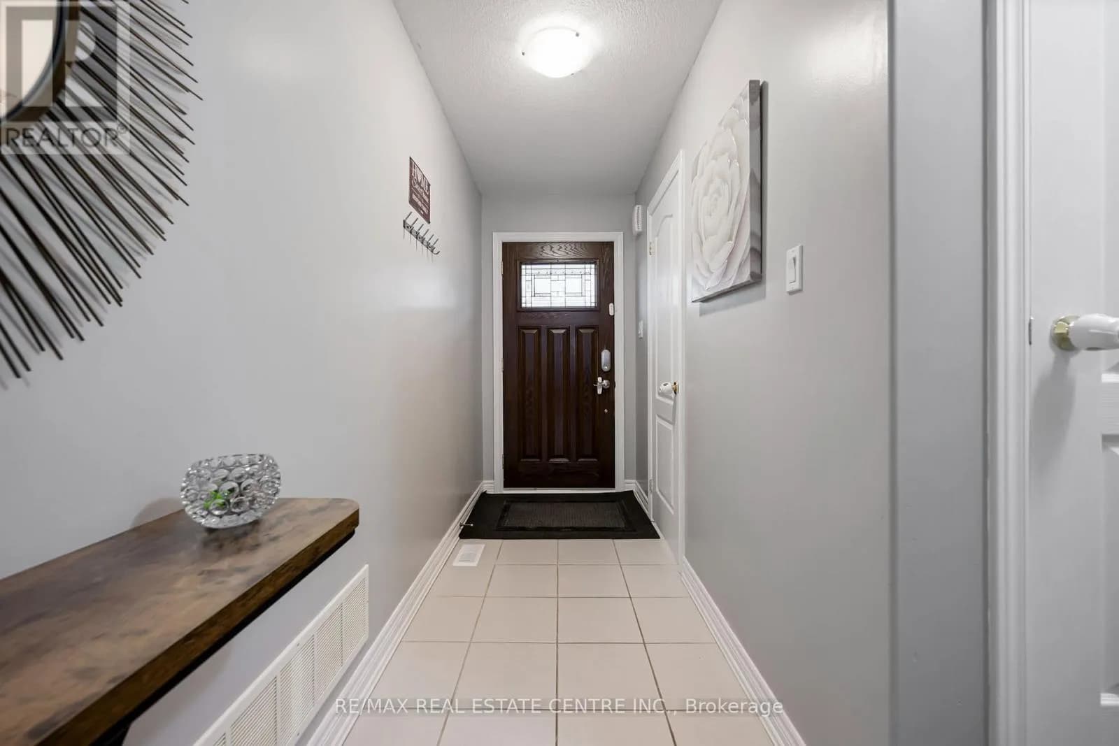 67 - 124 PARKINSON CRESCENT — photo 2 of 39