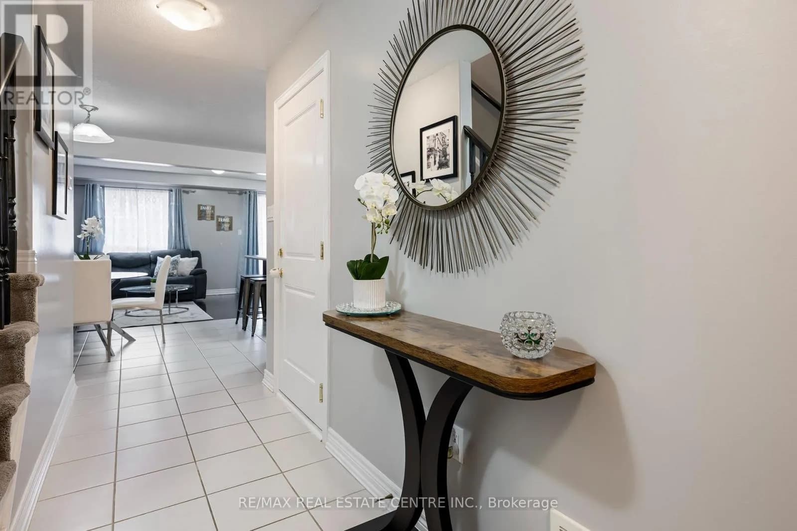 67 - 124 PARKINSON CRESCENT — photo 5 of 39