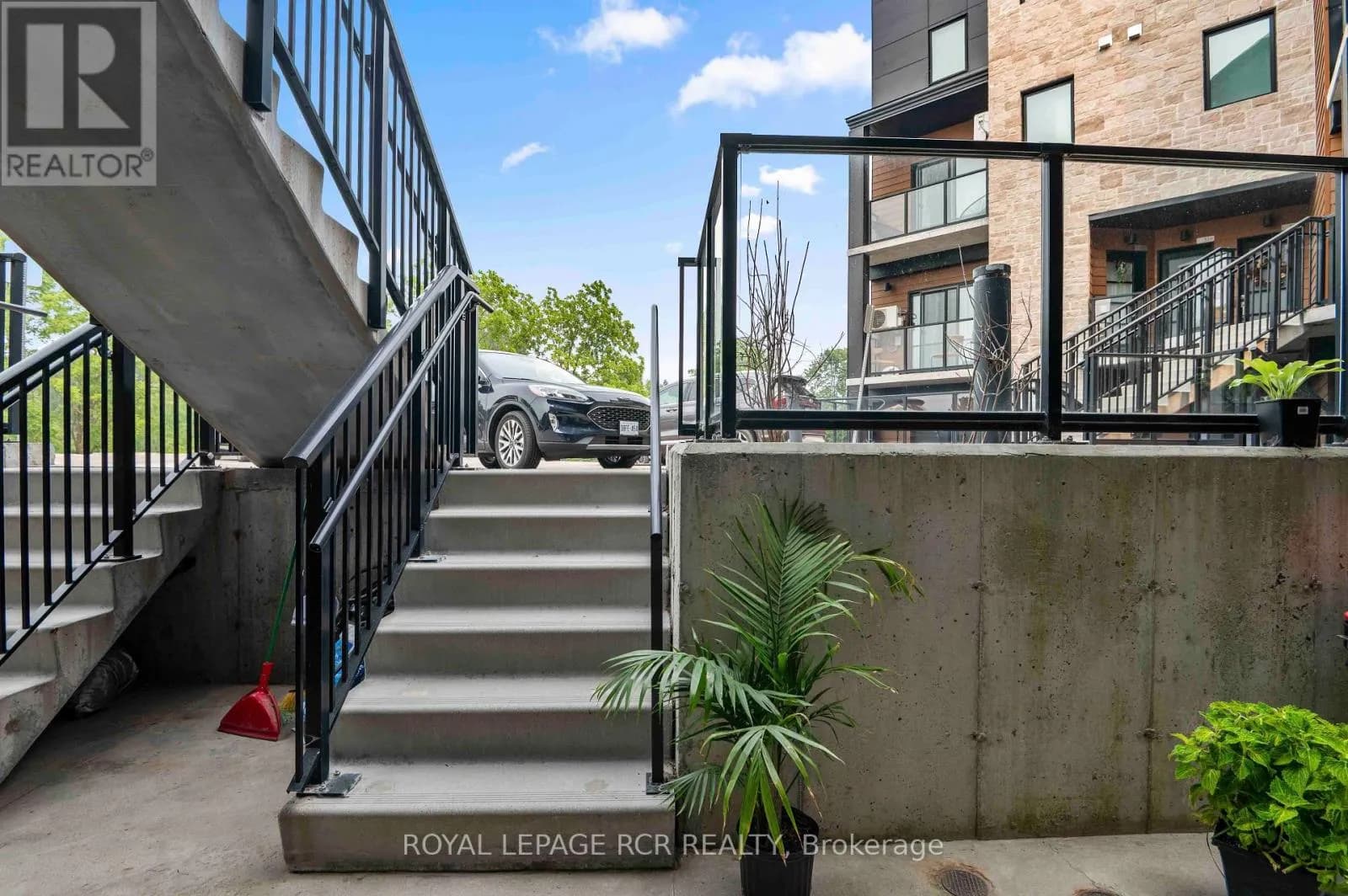 102 - 17 CENTRE STREET — photo 5 of 39