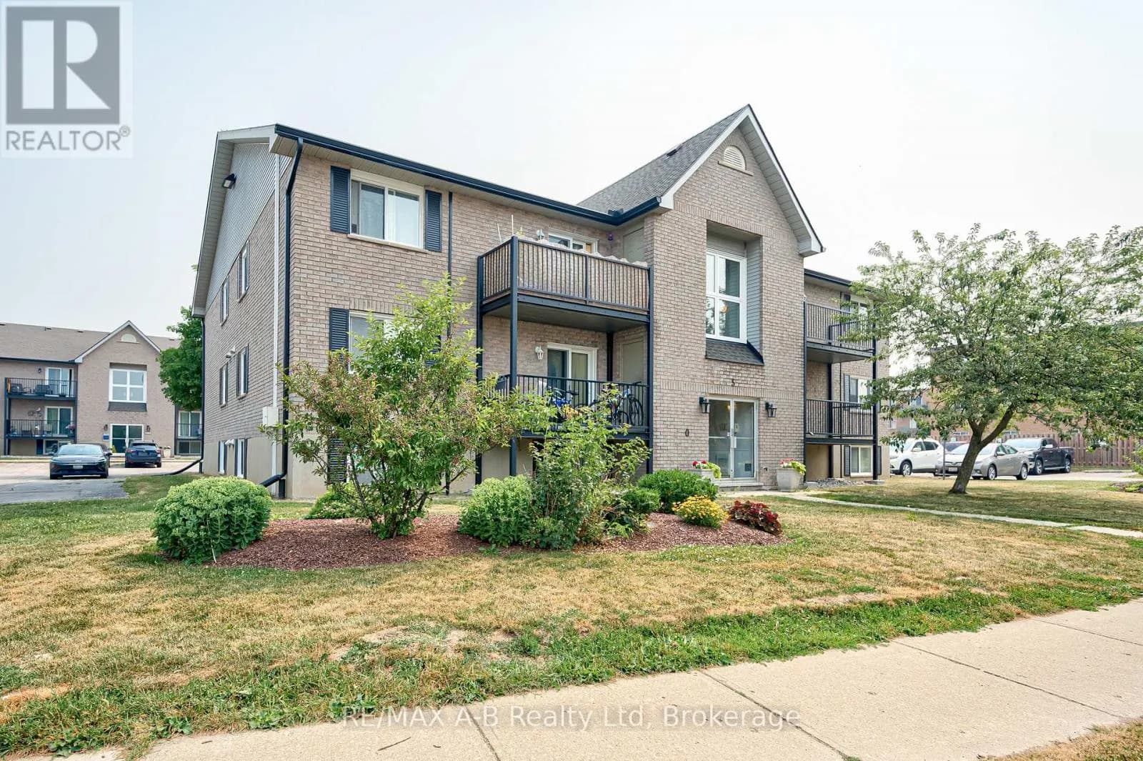 106 - 50 CAMPBELL COURT — photo 1 of 23