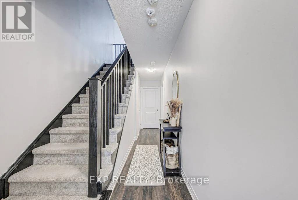 1302 - 585 COLBORNE STREET E — photo 3 of 39