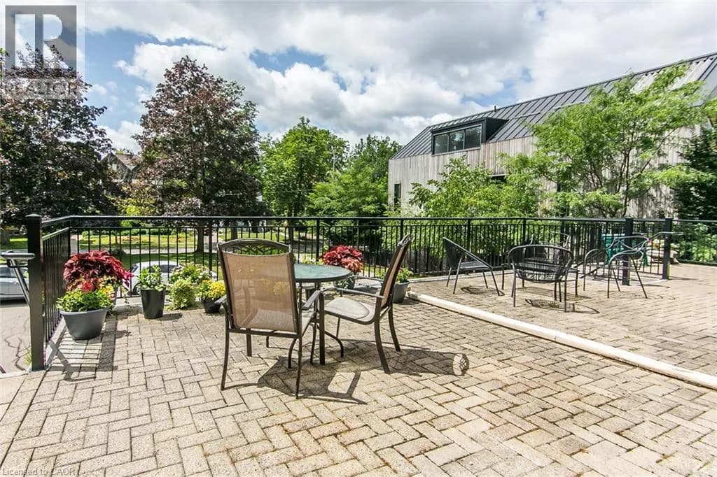 28 AHRENS Street W Unit# D — photo 4 of 50